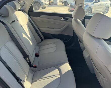 Серый Хендай Соната, объемом двигателя 2 л и пробегом 140 тыс. км за 342 $, фото 4 на Automoto.ua