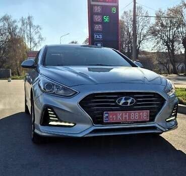 Серый Хендай Соната, объемом двигателя 2 л и пробегом 181 тыс. км за 14000 $, фото 2 на Automoto.ua