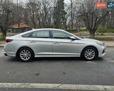 Серый Хендай Соната, объемом двигателя 2.36 л и пробегом 130 тыс. км за 9900 $, фото 5 на Automoto.ua
