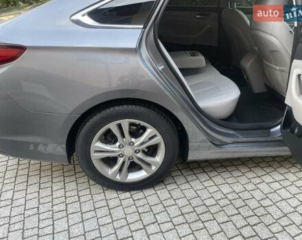 Серый Хендай Соната, объемом двигателя 2.4 л и пробегом 140 тыс. км за 13950 $, фото 7 на Automoto.ua