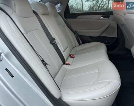 Сірий Хендай Соната, об'ємом двигуна 2.36 л та пробігом 83 тис. км за 10900 $, фото 17 на Automoto.ua