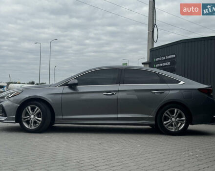 Серый Хендай Соната, объемом двигателя 2.4 л и пробегом 133 тыс. км за 13850 $, фото 3 на Automoto.ua