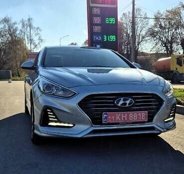 Серый Хендай Соната, объемом двигателя 2 л и пробегом 181 тыс. км за 14000 $, фото 1 на Automoto.ua