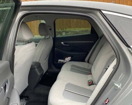 Сірий Хендай Соната, об'ємом двигуна 2.5 л та пробігом 126 тис. км за 19000 $, фото 8 на Automoto.ua