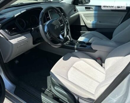 Серый Хендай Соната, объемом двигателя 2 л и пробегом 107 тыс. км за 2800 $, фото 8 на Automoto.ua