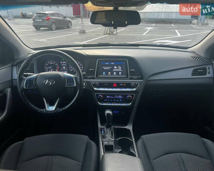 Серый Хендай Соната, объемом двигателя 2.36 л и пробегом 109 тыс. км за 14500 $, фото 12 на Automoto.ua