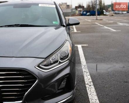 Сірий Хендай Соната, об'ємом двигуна 2.4 л та пробігом 107 тис. км за 12000 $, фото 2 на Automoto.ua