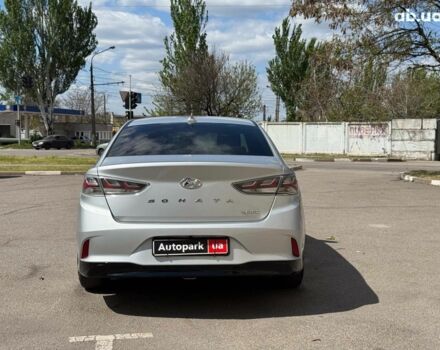 Сірий Хендай Соната, об'ємом двигуна 2 л та пробігом 123 тис. км за 15990 $, фото 3 на Automoto.ua