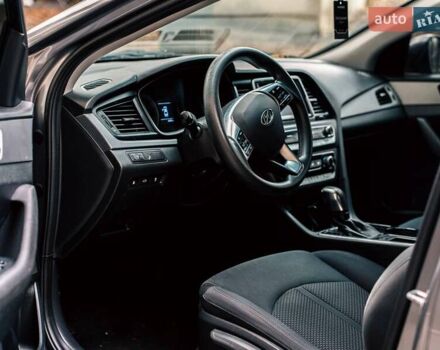 Сірий Хендай Соната, об'ємом двигуна 2.4 л та пробігом 107 тис. км за 12000 $, фото 14 на Automoto.ua