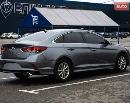 Сірий Хендай Соната, об'ємом двигуна 2.4 л та пробігом 107 тис. км за 12000 $, фото 4 на Automoto.ua
