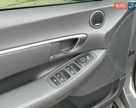 Серый Хендай Соната, объемом двигателя 1.6 л и пробегом 41 тыс. км за 21900 $, фото 8 на Automoto.ua