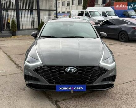 Серый Хендай Соната, объемом двигателя 1.6 л и пробегом 41 тыс. км за 21900 $, фото 1 на Automoto.ua