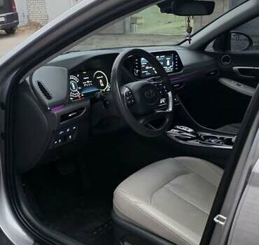 Сірий Хендай Соната, об'ємом двигуна 2 л та пробігом 53 тис. км за 27000 $, фото 35 на Automoto.ua