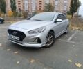 Сірий Хендай Соната, об'ємом двигуна 2 л та пробігом 150 тис. км за 17333 $, фото 1 на Automoto.ua