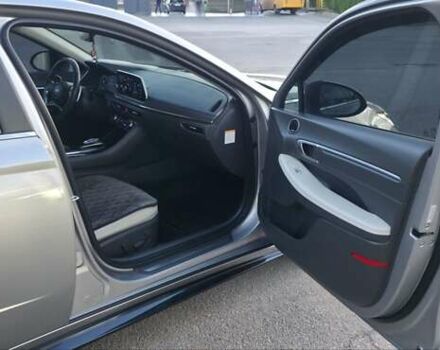 Сірий Хендай Соната, об'ємом двигуна 2 л та пробігом 53 тис. км за 27000 $, фото 27 на Automoto.ua