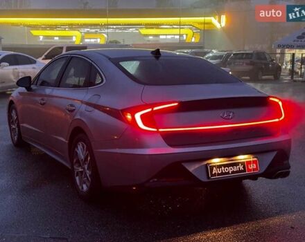 Серый Хендай Соната, объемом двигателя 2.5 л и пробегом 46 тыс. км за 19390 $, фото 7 на Automoto.ua