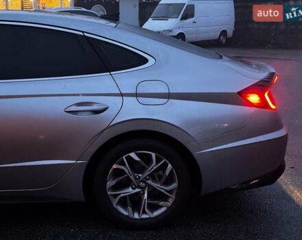 Серый Хендай Соната, объемом двигателя 2.5 л и пробегом 46 тыс. км за 19390 $, фото 9 на Automoto.ua