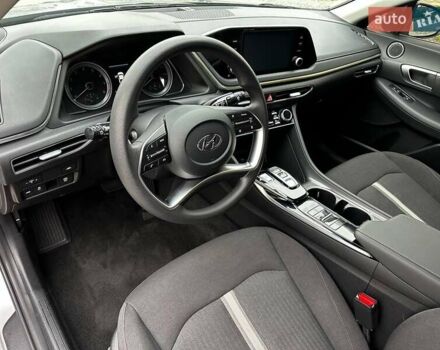 Сірий Хендай Соната, об'ємом двигуна 2.5 л та пробігом 46 тис. км за 19000 $, фото 3 на Automoto.ua