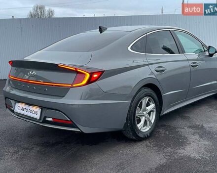 Серый Хендай Соната, объемом двигателя 2.5 л и пробегом 95 тыс. км за 16990 $, фото 5 на Automoto.ua