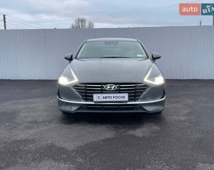 Серый Хендай Соната, объемом двигателя 2.5 л и пробегом 95 тыс. км за 16990 $, фото 2 на Automoto.ua