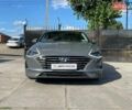 Сірий Хендай Соната, об'ємом двигуна 2.5 л та пробігом 89 тис. км за 18490 $, фото 1 на Automoto.ua