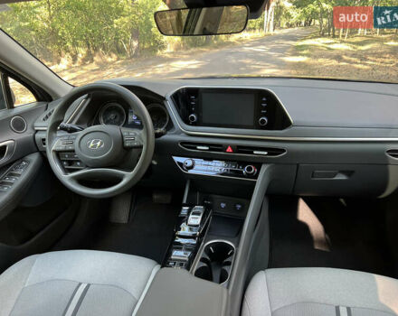 Серый Хендай Соната, объемом двигателя 2.5 л и пробегом 115 тыс. км за 17900 $, фото 8 на Automoto.ua