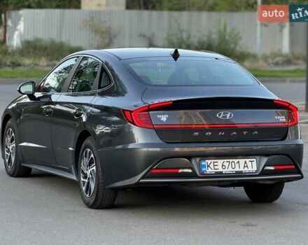 Серый Хендай Соната, объемом двигателя 2 л и пробегом 108 тыс. км за 22500 $, фото 2 на Automoto.ua