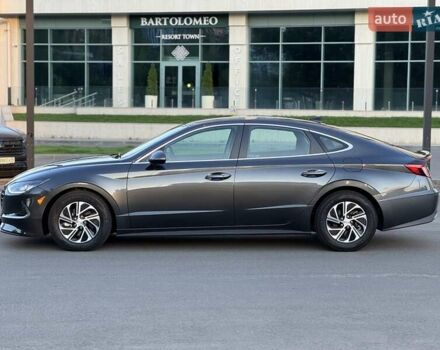 Серый Хендай Соната, объемом двигателя 2 л и пробегом 108 тыс. км за 22500 $, фото 6 на Automoto.ua