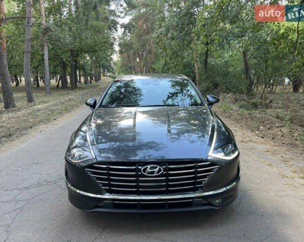 Серый Хендай Соната, объемом двигателя 2.5 л и пробегом 115 тыс. км за 17900 $, фото 1 на Automoto.ua