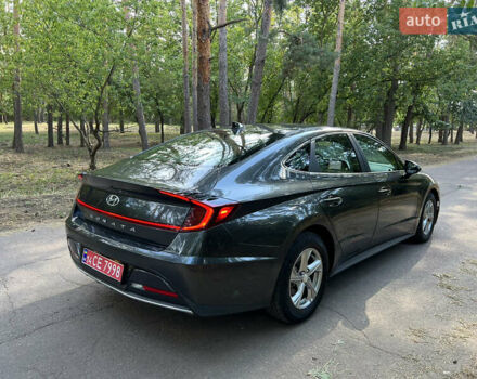 Серый Хендай Соната, объемом двигателя 2.5 л и пробегом 115 тыс. км за 17900 $, фото 5 на Automoto.ua
