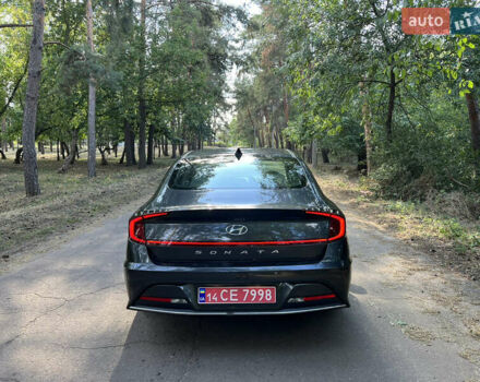 Серый Хендай Соната, объемом двигателя 2.5 л и пробегом 115 тыс. км за 17900 $, фото 6 на Automoto.ua