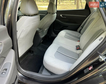 Серый Хендай Соната, объемом двигателя 2.5 л и пробегом 115 тыс. км за 17900 $, фото 12 на Automoto.ua