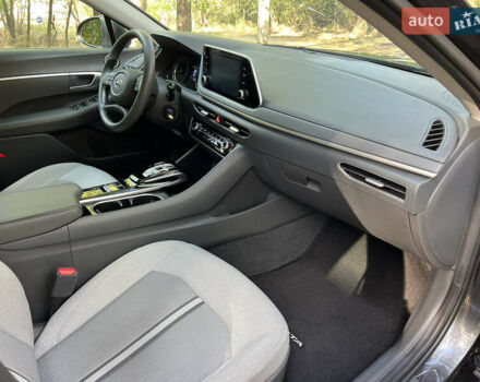 Серый Хендай Соната, объемом двигателя 2.5 л и пробегом 115 тыс. км за 17900 $, фото 9 на Automoto.ua