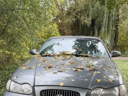 Серый Хендай Соната, объемом двигателя 2 л и пробегом 335 тыс. км за 1800 $, фото 1 на Automoto.ua