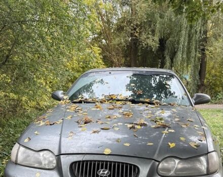 Серый Хендай Соната, объемом двигателя 2 л и пробегом 335 тыс. км за 1800 $, фото 1 на Automoto.ua