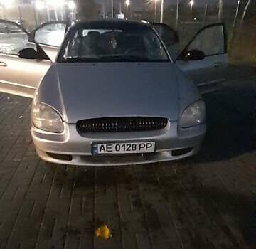 Серый Хендай Соната, объемом двигателя 2 л и пробегом 317 тыс. км за 3100 $, фото 1 на Automoto.ua