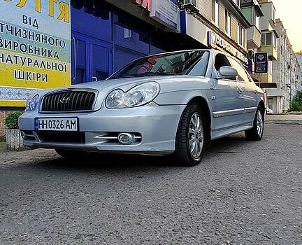 Серый Хендай Соната, объемом двигателя 2 л и пробегом 200 тыс. км за 3000 $, фото 1 на Automoto.ua