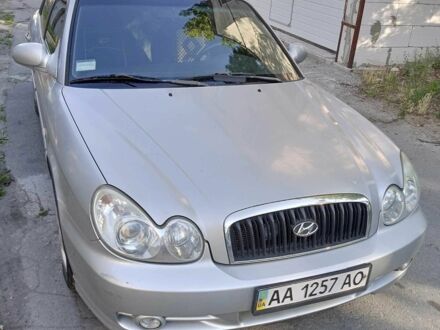 Сірий Хендай Соната, об'ємом двигуна 2 л та пробігом 190 тис. км за 4000 $, фото 1 на Automoto.ua