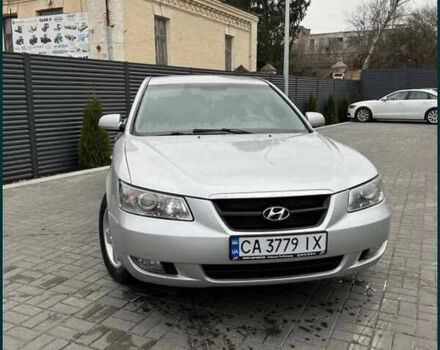 Сірий Хендай Соната, об'ємом двигуна 2.4 л та пробігом 250 тис. км за 4800 $, фото 1 на Automoto.ua