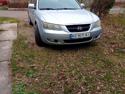 Хендай Соната 2005 в Днепре (Днепропетровске) на Automoto.ua Серый Хендай Соната, объемом двигателя 2.4 л и пробегом 238 тыс. км за 5000 $, фото 1 на Automoto.ua