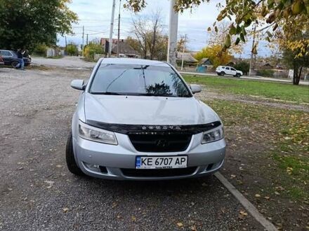 Серый Хендай Соната, объемом двигателя 2.4 л и пробегом 275 тыс. км за 4700 $, фото 1 на Automoto.ua