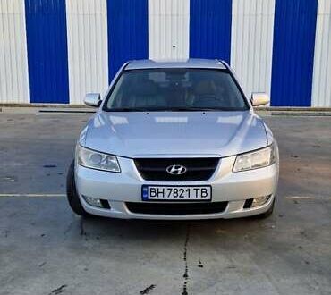 Сірий Хендай Соната, об'ємом двигуна 2.4 л та пробігом 326 тис. км за 5200 $, фото 1 на Automoto.ua