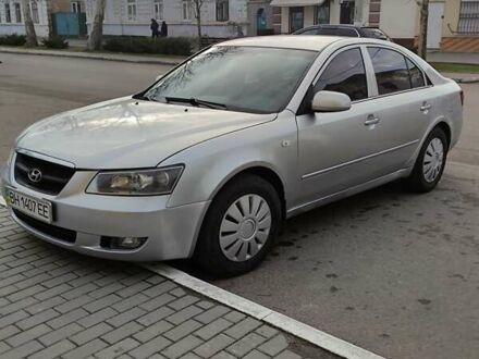 Хендай Соната 2005 у Килие на Automoto.ua Сірий Хендай Соната, об'ємом двигуна 2.36 л та пробігом 220 тис. км за 4800 $, фото 1 на Automoto.ua