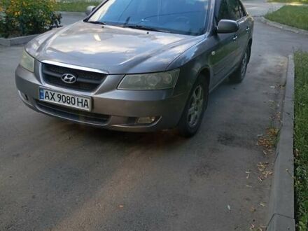 Серый Хендай Соната, объемом двигателя 2.4 л и пробегом 193 тыс. км за 5000 $, фото 1 на Automoto.ua
