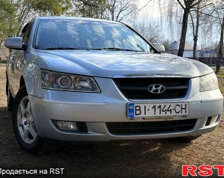 Серый Хендай Соната, объемом двигателя 2.4 л и пробегом 351 тыс. км за 5700 $, фото 1 на Automoto.ua
