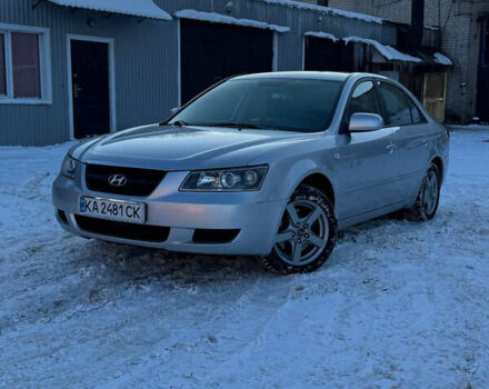 Сірий Хендай Соната, об'ємом двигуна 2 л та пробігом 296 тис. км за 4600 $, фото 1 на Automoto.ua