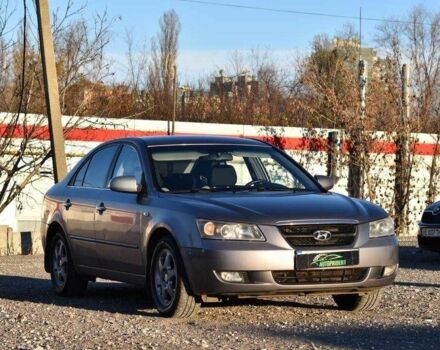 Серый Хендай Соната, объемом двигателя 2.4 л и пробегом 280 тыс. км за 5299 $, фото 1 на Automoto.ua