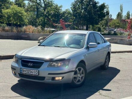 Хендай Соната 2006 в Николаеве на Automoto.ua Серый Хендай Соната, объемом двигателя 2.4 л и пробегом 217 тыс. км за 5200 $, фото 1 на Automoto.ua