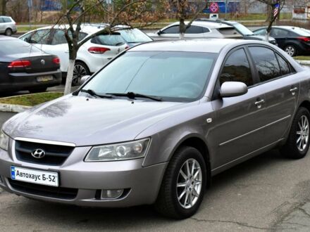 Сірий Хендай Соната, об'ємом двигуна 2 л та пробігом 217 тис. км за 5300 $, фото 1 на Automoto.ua