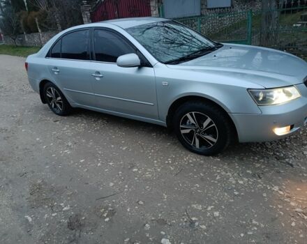 Серый Хендай Соната, объемом двигателя 2 л и пробегом 220 тыс. км за 4599 $, фото 1 на Automoto.ua